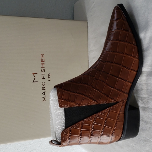 NEW Marc Fisher Yale Chelsea Boot - Picture 3 of 13